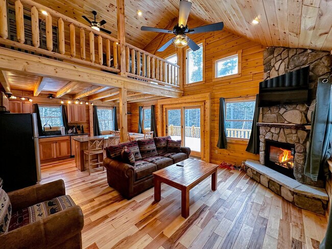 Foto del edificio - 65 Pinetree Ln