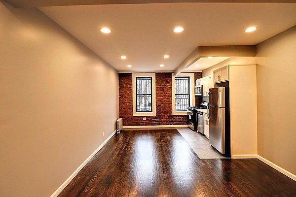 Foto principal - 3 bedroom in BRONX NY 10462