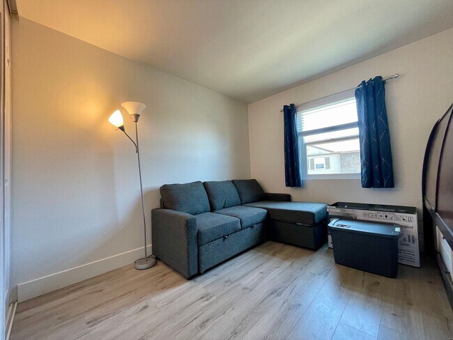 Building Photo - Very nice updated 3 Bedroom 1.5 bath Home