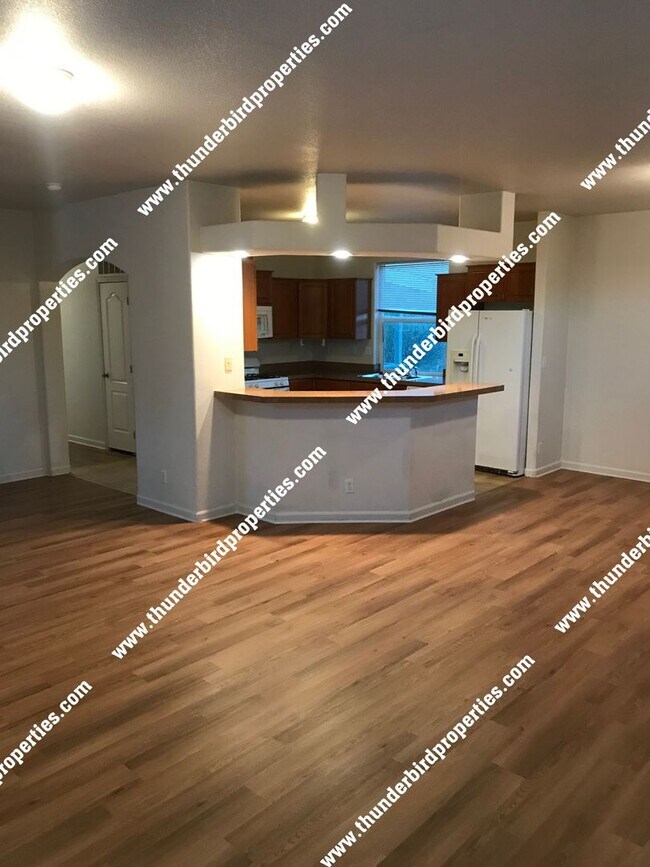 Building Photo - 3 bedrooms, 2 bathrooms in Alameda near El...