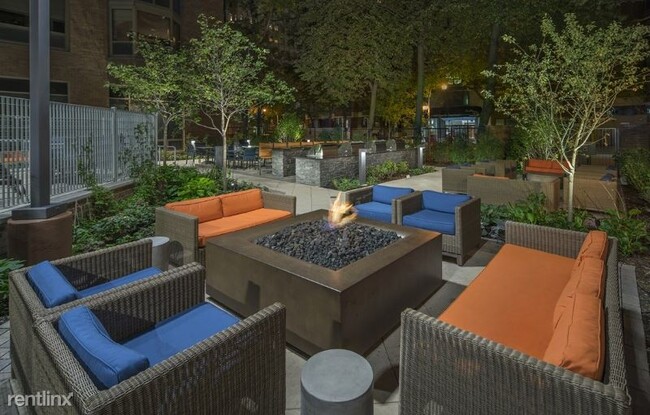 Foto del edificio - 1 br, 1 bath Apartment - 75 W Elm St