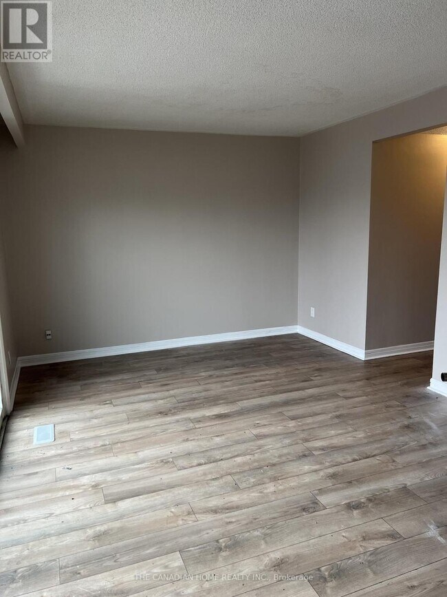 Building Photo - 108 Mulcaster St