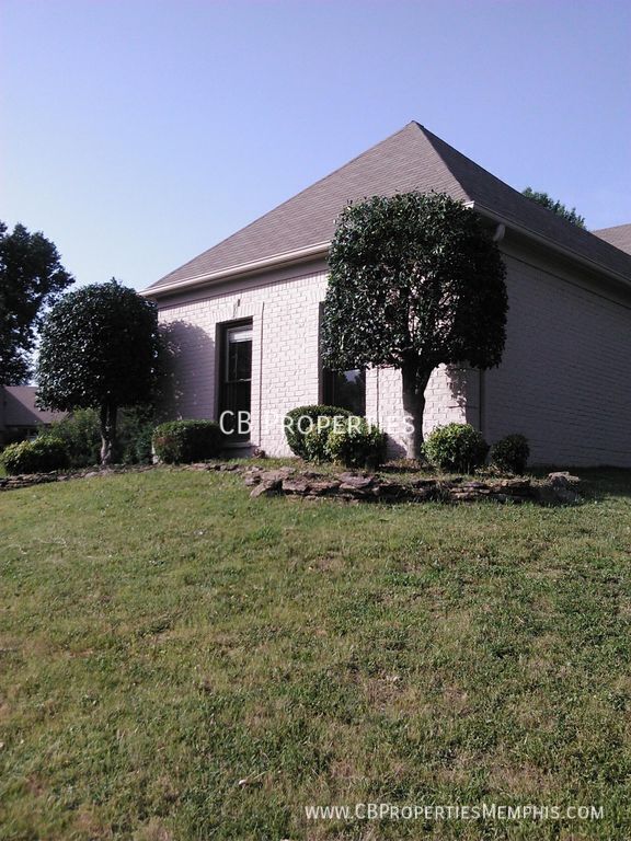 Building Photo - BEAUTIFUL and SPACIOUS home in a GREAT loc...
