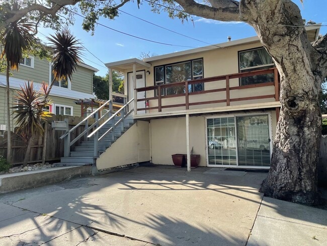 Building Photo - Available Soon! Two Bedroom with Bonus Room in Pacific Grove!