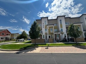 Building Photo - 225 Green Leaf Street