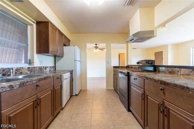 Foto del edificio - 235 SE 45th St