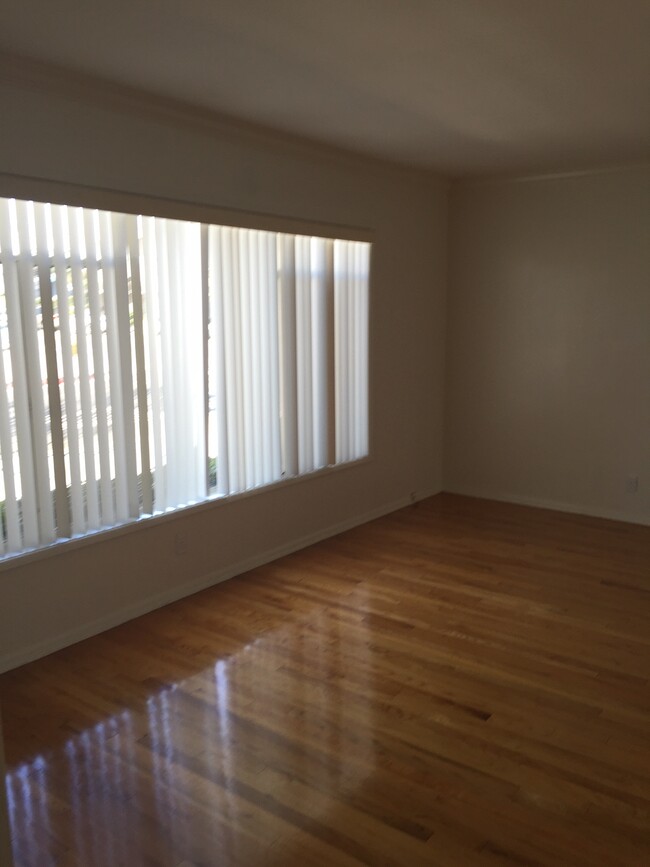 Foto del edificio - 12426 Moorpark St