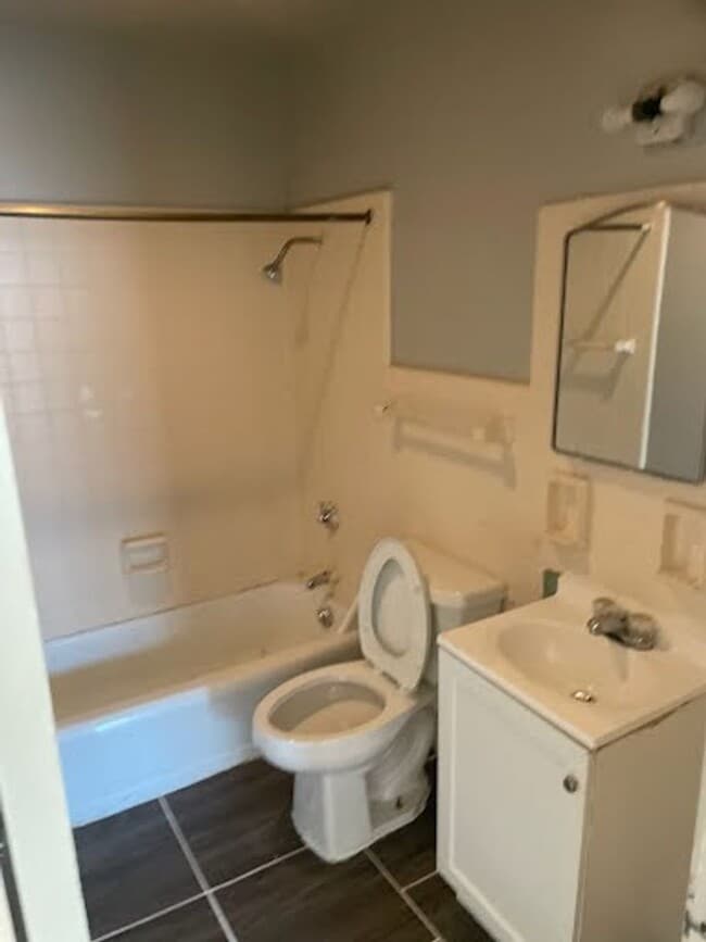 Building Photo - 2322 W Juneau Ave