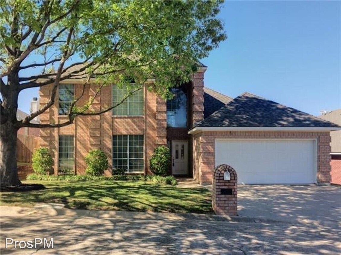 Foto principal - 4 br, 2.5 bath House - 8434 Golf Club Circle