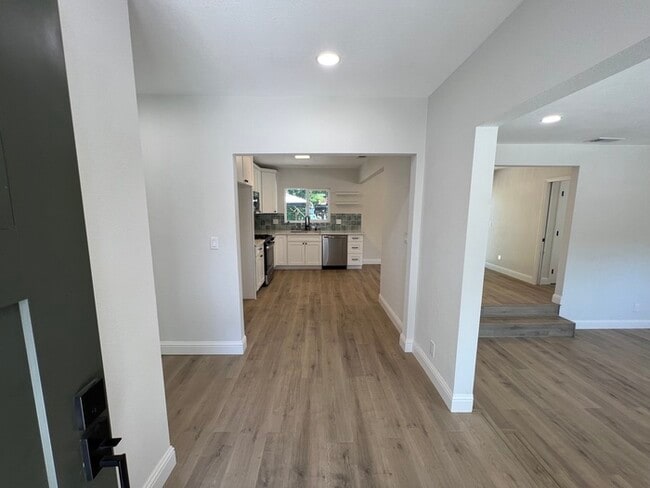 Building Photo - Renovated 4 bedroom 2.5 bath home in Concord