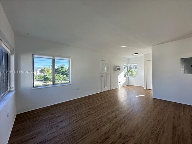 Foto del edificio - 1910 Biarritz Dr