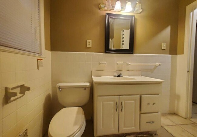 Foto del edificio - 1624 Whitney Ave