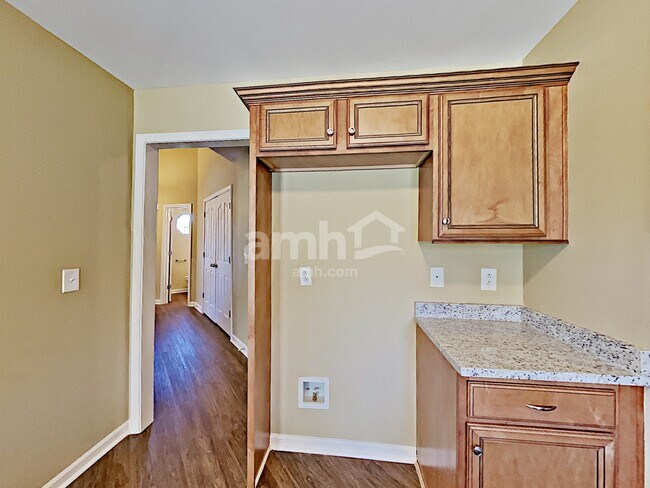 Foto del edificio - 5219 Cloister Dr