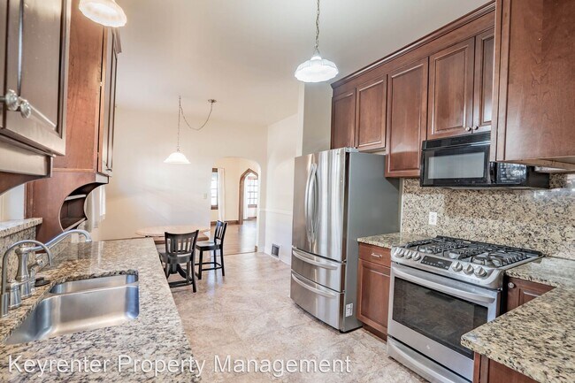 Foto del edificio - 2 br, 2 bath House - 2128 E 23rd St