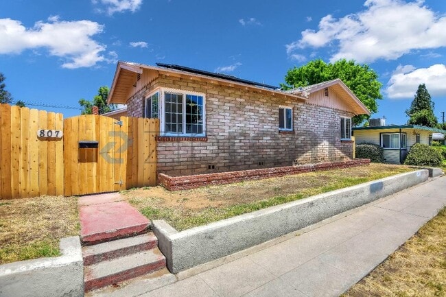 Building Photo - Unit 807