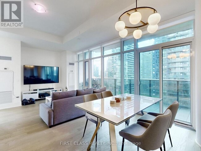 Photo du bâtiment - 330 Richmond St W