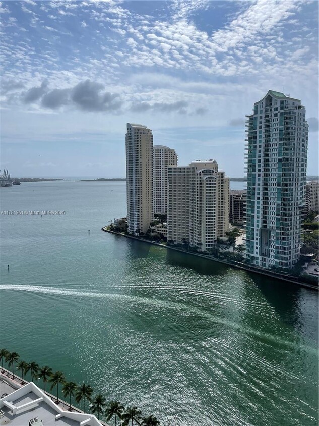 Primary Photo - 300 S Biscayne Blvd