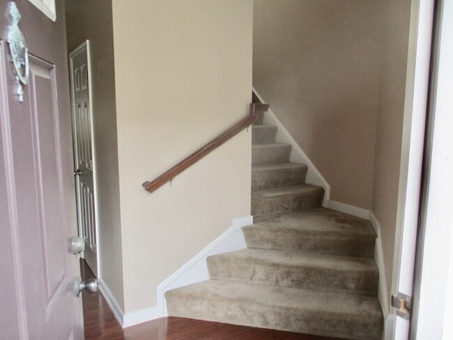 Building Photo - Three bedroom, 2 1/2 bath, 1776 sq. ft.tow...