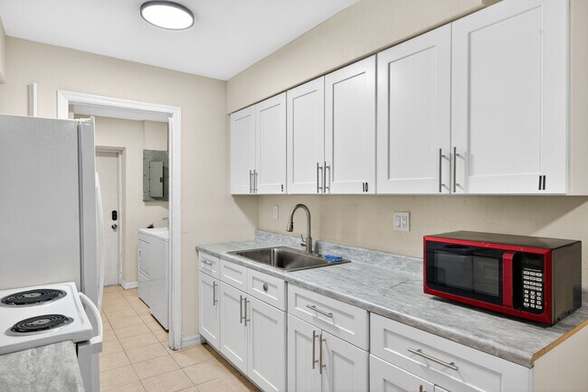 Mucho espacio en los gabinetes - 1778 Aquarius Ct