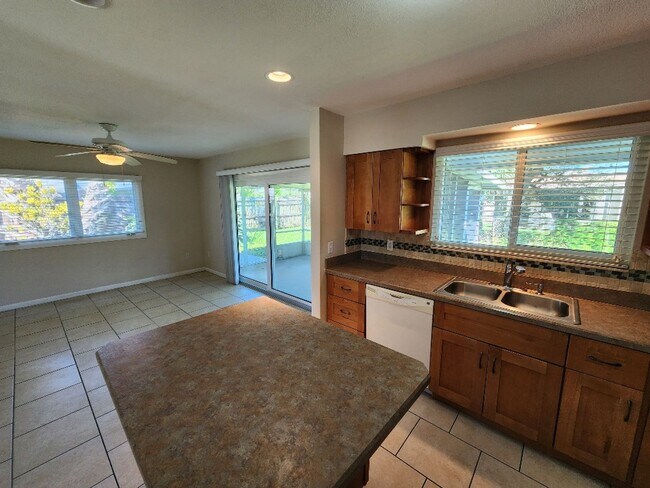 Foto del edificio - Beachside Getaway 2 Bedroom 1 Bath Home
