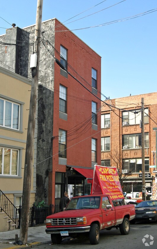 Primary Photo - 219 Bedford Ave