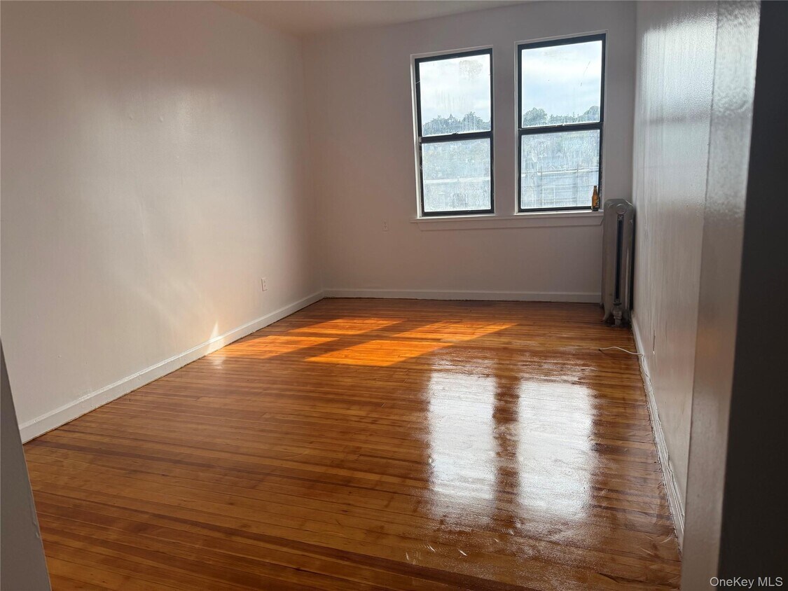 Foto principal - 269 Hawthorne Ave