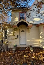 Building Photo - 10 Willet St