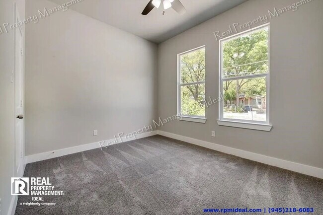 Foto del edificio - 8728 Dunlap St
