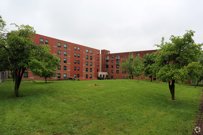 Foto del edificio - Guild House West 62+ Senior Apartments