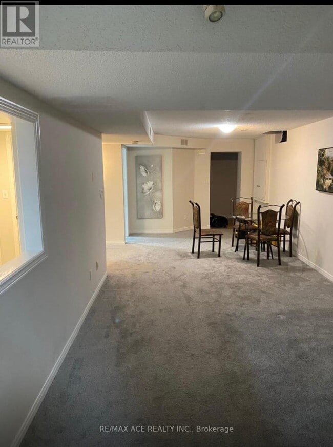 Building Photo - 90 Monk Crescent