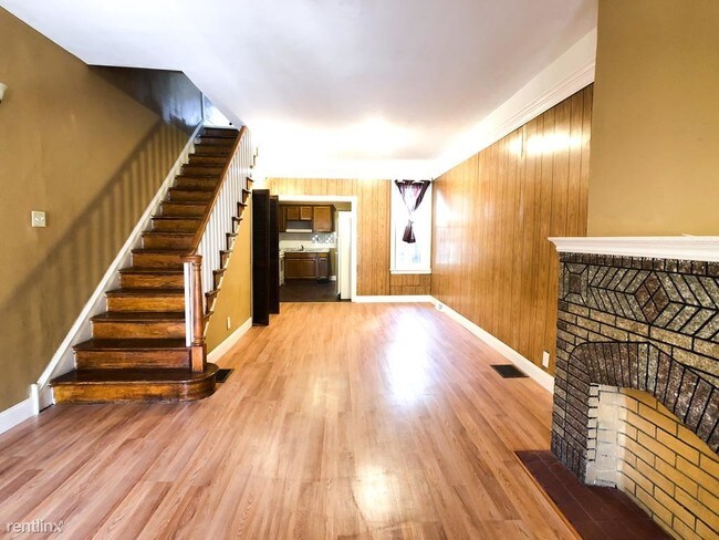 Building Photo - 4 br, 1.5 bath Townhome - 4250 Penn St