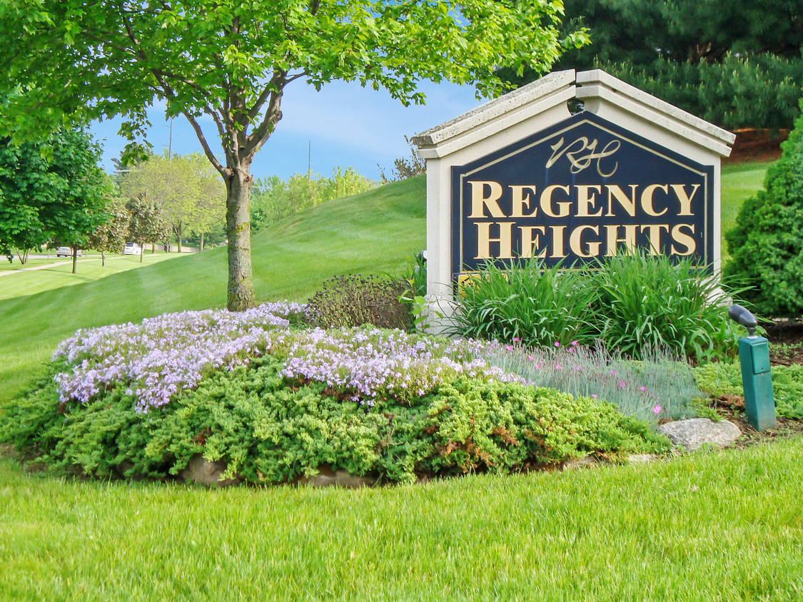 Foto principal - Regency Heights (55+ Community)