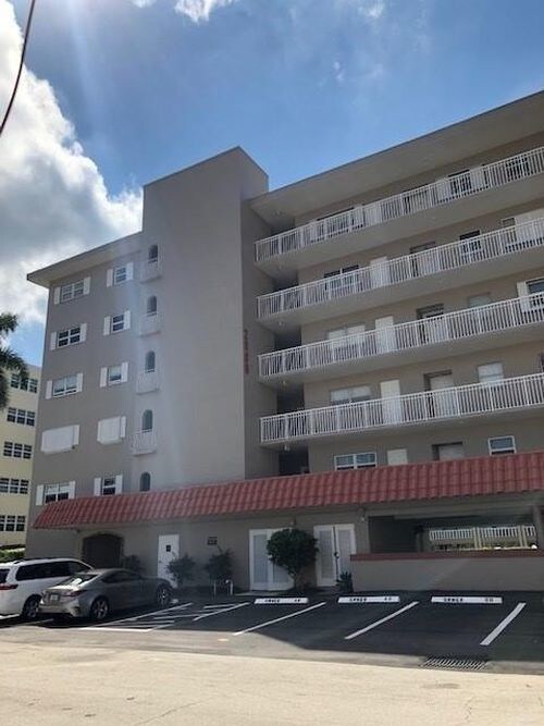 Foto del edificio - 2880 NE 33rd Ct