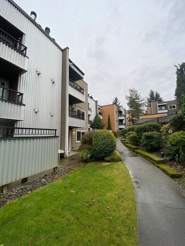 Primary Photo - Walk to Downtown Kirkland 2 Bedroom, 2 Bat...