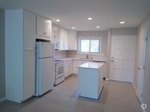 Building Photo - 1616 Forestdale Dr