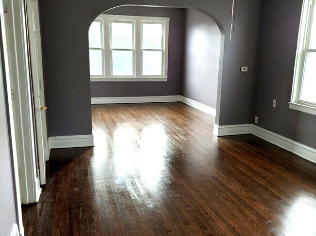 Building Photo - 2530 S 60th Ct