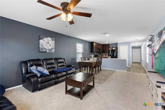 Foto del edificio - 12 Trinity Cir