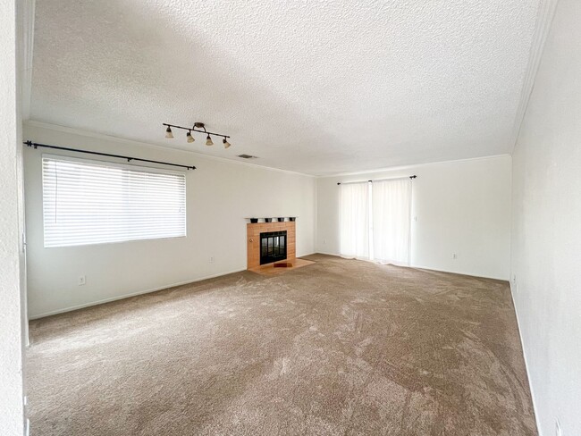 Building Photo - Homey 2 Bedroom 2 Bathroom Near Base