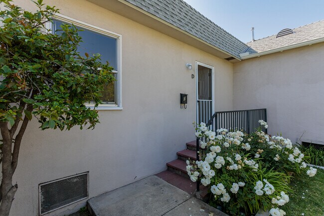 Building Photo - 220 W Lime Ave