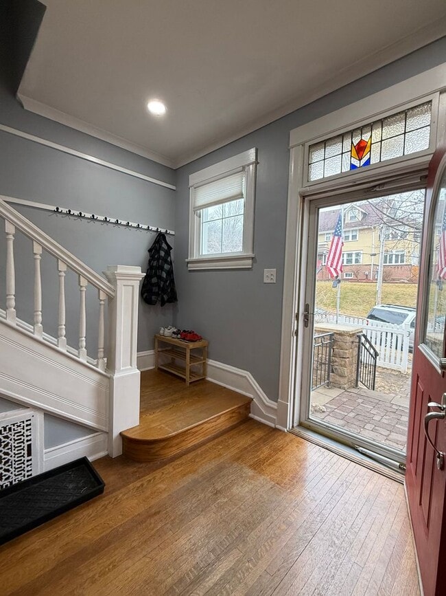 Foto del edificio - Grand Historic 5-Bedroom Home | Sunrooms, Fireplace, & Incredible Space