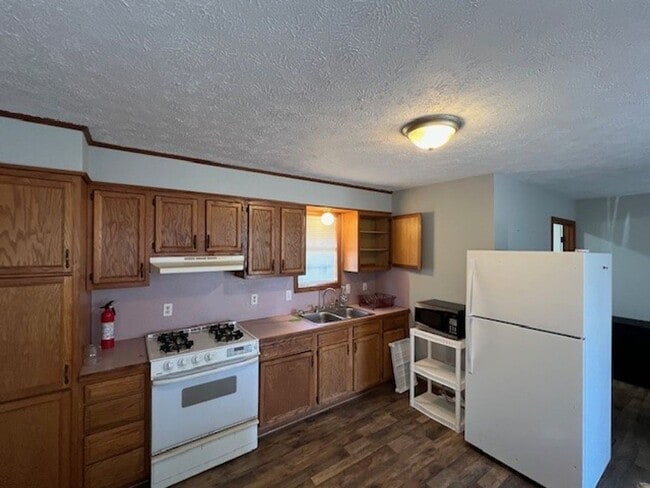 Building Photo - Cozy Fully Furnished 1B/1B Cottage Available in Sulphur