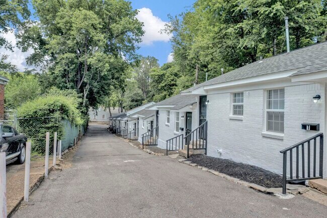 Building Photo - 2966 Yale Ave