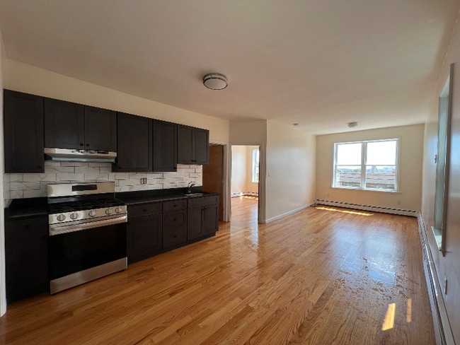 Building Photo - 1007 Avenue C