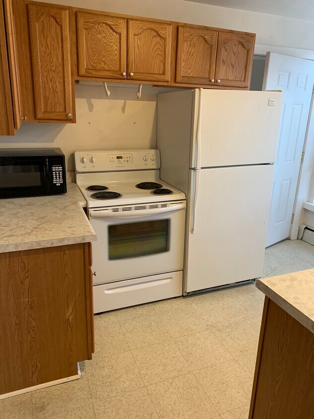 Kitchen - 1039 Grand Ave