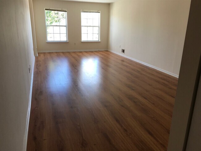 Building Photo - 22 Bergen Ridge Rd
