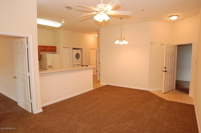 Foto del edificio - 7920 Merrill Rd