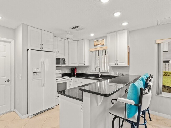 Building Photo - 4949 N Hwy A1A