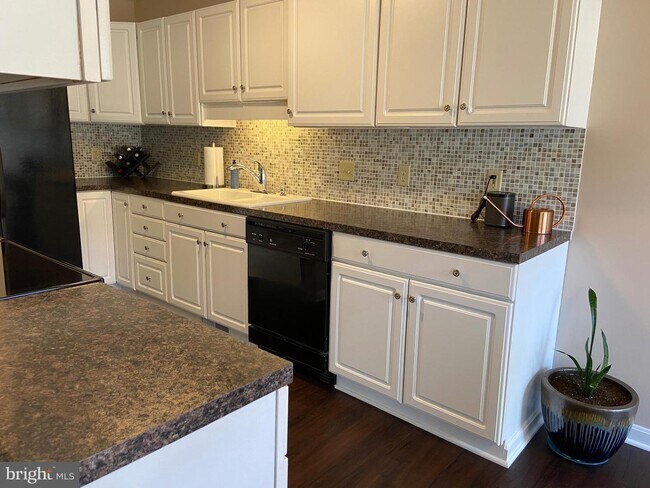 Foto del edificio - 1926 Deer Path Rd