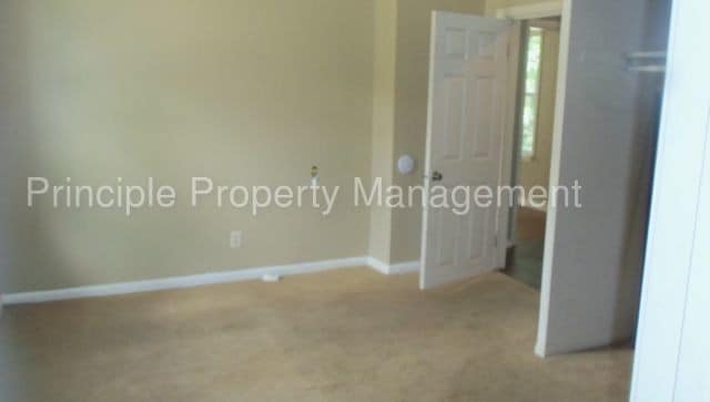 Building Photo - House in Central Peoria