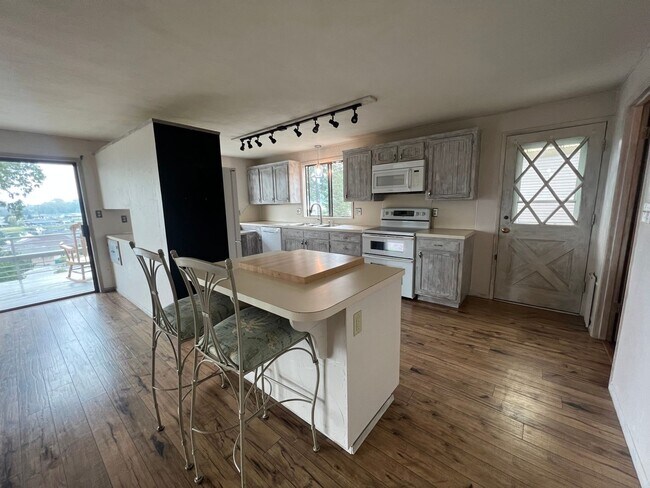 Building Photo - 3 Bed, 3 Bath La Conner Home with Stunning...